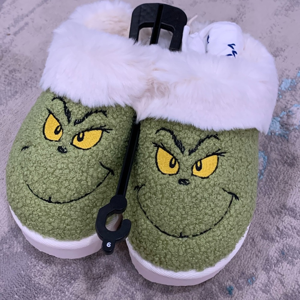 American eagle grinch slippers fits like size 7/7.5